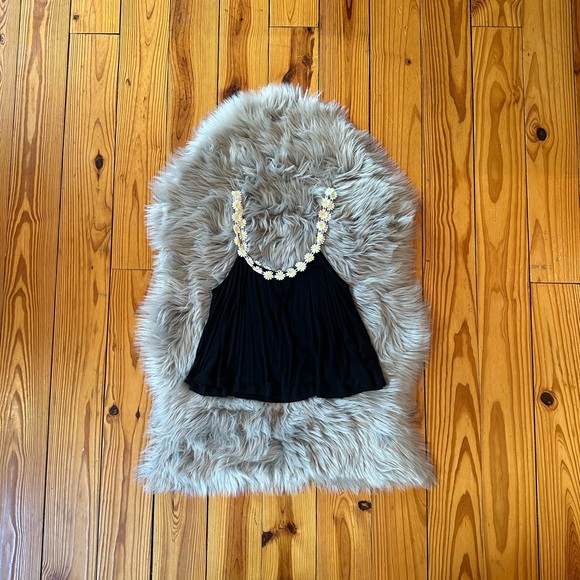 Black Tank-top with Daisy Detail Straps - Picture 2 of 6